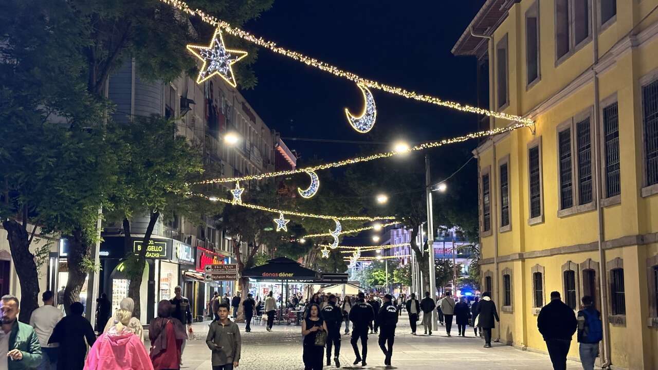 Konya bayrama ışıklarla hazır! Şehrin dört bir yanı parladı 5